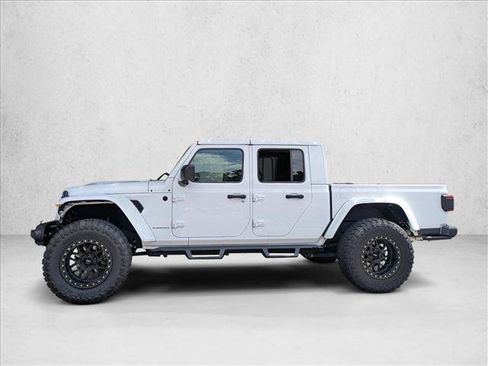 Used 2024 Jeep Gladiator Rubicon AWD/4WD image 9