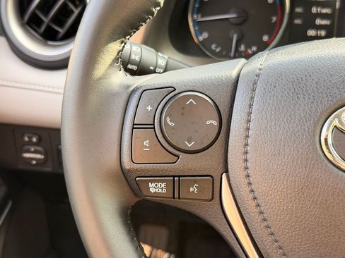 Used 2018 Toyota RAV4 Limited FWD image 26