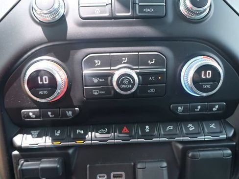 Used 2023 GMC Sierra 2500 Denali w/ Denali Ultimate Package AWD/4WD image 17