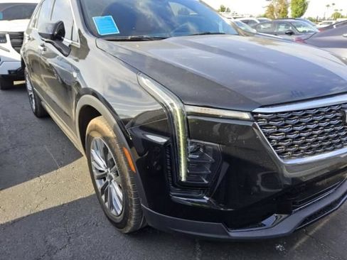 Used 2024 Cadillac XT4 Premium Luxury FWD image 2
