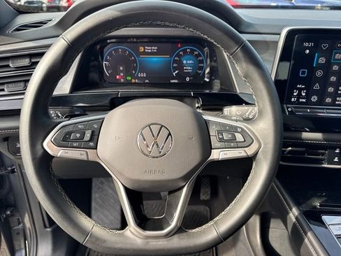 Used 2024 Volkswagen Atlas Cross Sport SE image 16