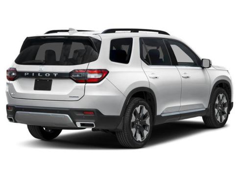 Used 2026 Honda Pilot Touring image 2
