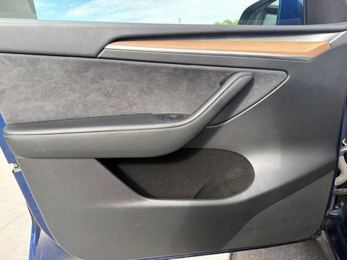 Used 2022 Tesla Model Y Long Range AWD/4WD image 19