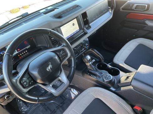 Used 2023 Ford Bronco Big Bend w/ Sasquatch Package image 17