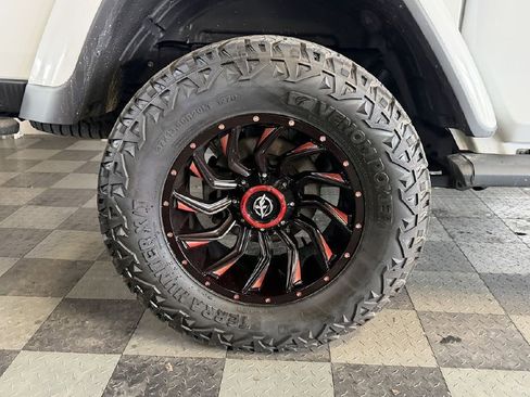 Used 2020 Jeep Gladiator Rubicon w/ Uconnect 4C Nav & Sound Group image 30