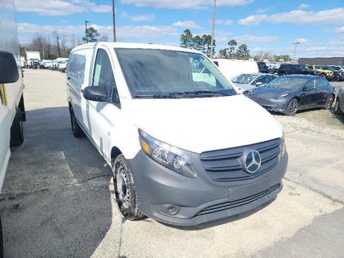 Used 2023 Mercedes-Benz Metris image 2