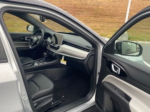 New 2026 Jeep Compass Limited image 27