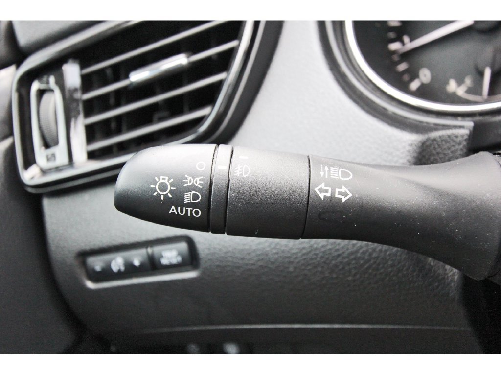 Used 2021 Nissan Rogue Sport SV FWD image 17