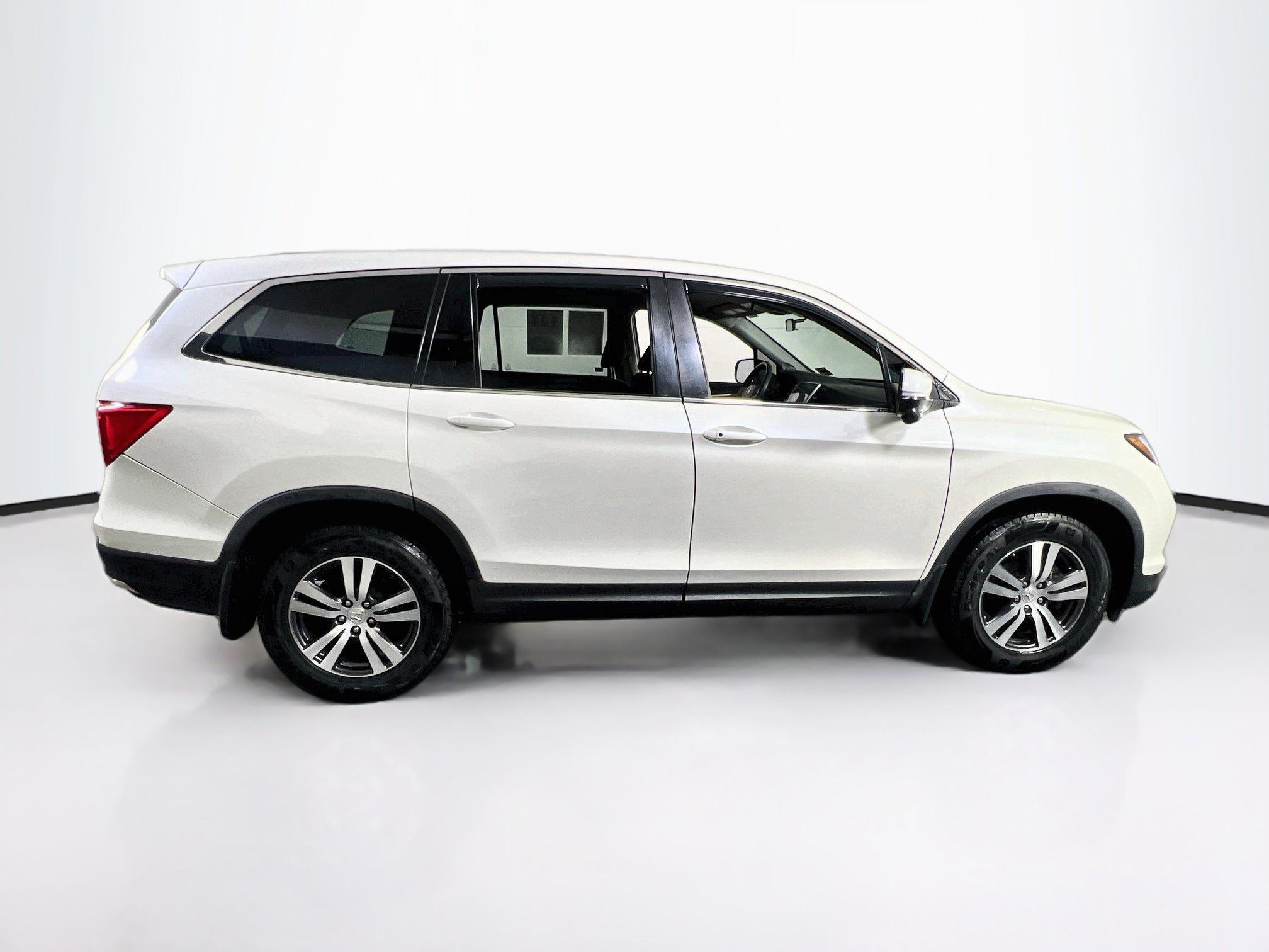 Used 2017 Honda Pilot EX image 4