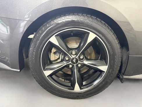 Used 2020 Ford Mustang Coupe RWD image 31