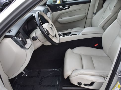 Used 2018 Volvo XC60 T8 Inscription w/ Vision Package image 16