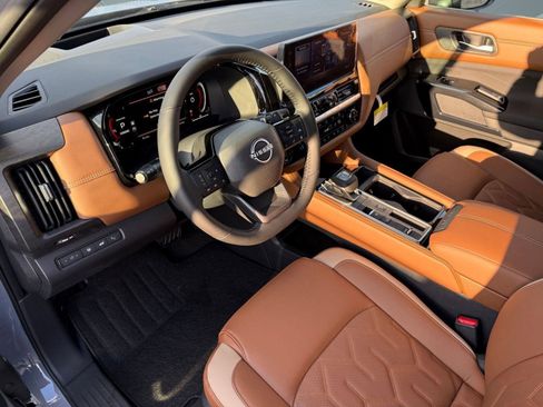 New 2026 Nissan Pathfinder Platinum image 4