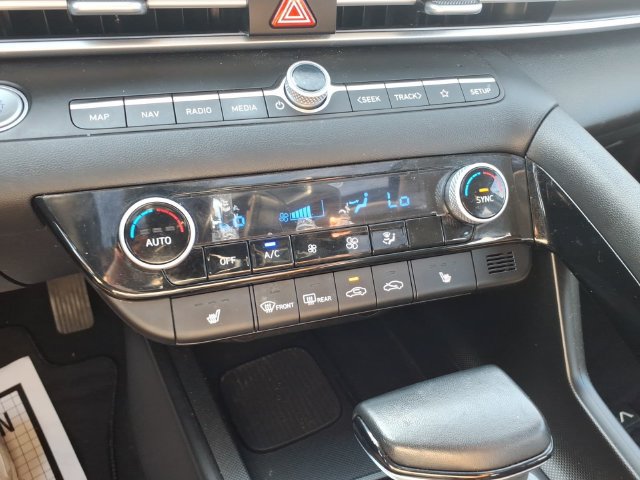 Used 2024 Hyundai Elantra SEL w/ Convenience Package FWD image 16