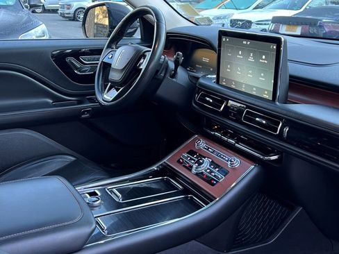 Used 2022 Lincoln Aviator Reserve image 12
