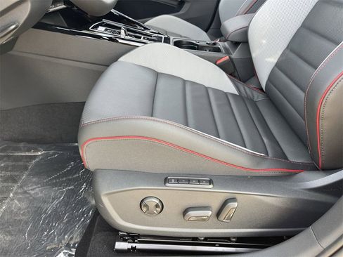 New 2026 Volkswagen GTI SE image 16