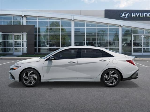 New 2025 Hyundai Elantra SEL FWD image 3