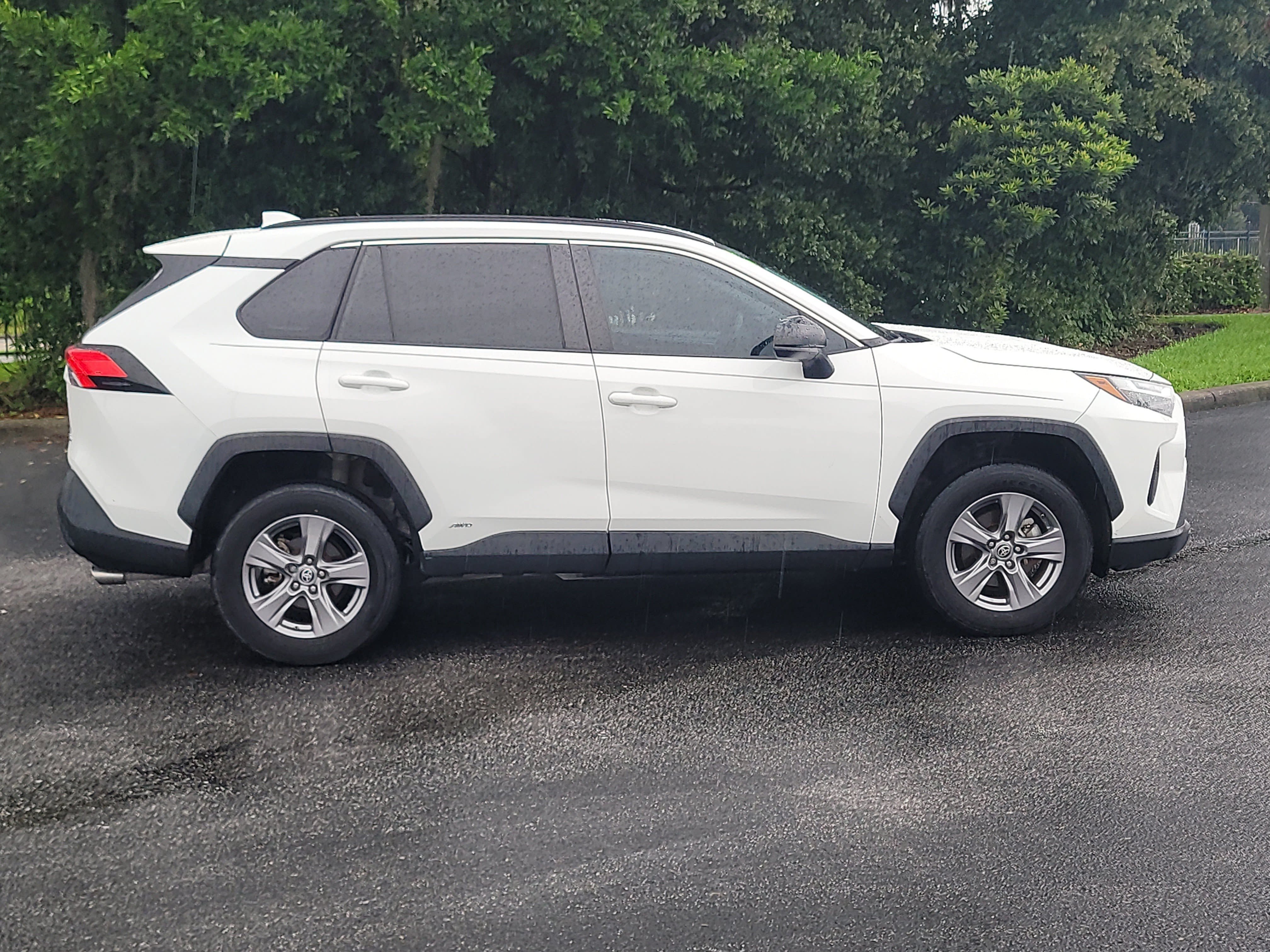 Used 2023 Toyota RAV4 LE AWD/4WD image 8