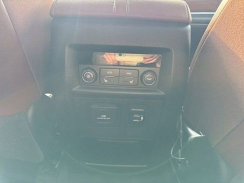 Used 2018 Chevrolet Traverse High Country AWD/4WD image 14
