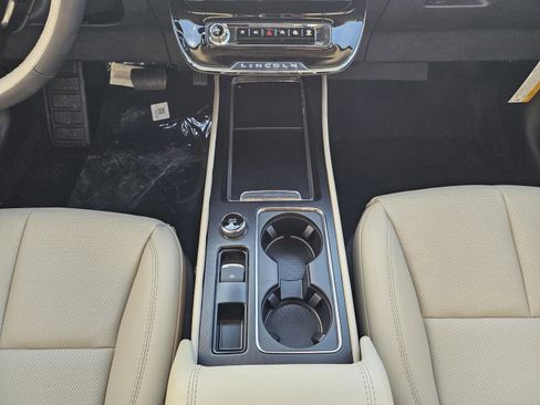 New 2026 Lincoln Corsair Premiere image 18