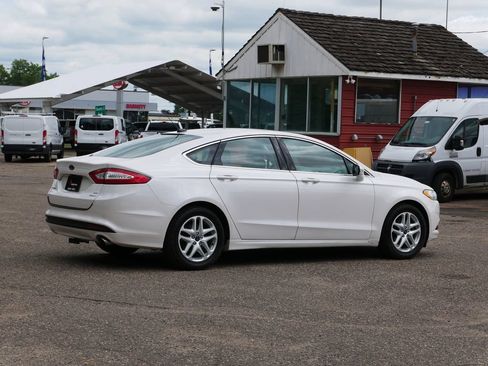 Used 2016 Ford Fusion SE w/ Equipment Group 202A FWD image 3