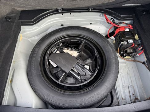 Used 2014 Mercedes-Benz E 350 4MATIC Sedan image 34