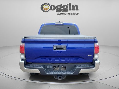 Used 2022 Toyota Tacoma TRD Off-Road AWD/4WD image 4