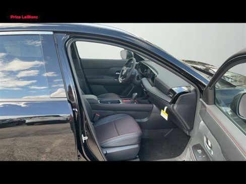 New 2025 Nissan Kicks SR w/ Illumination Package FWD image 16