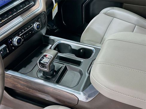 Used 2024 GMC Sierra 1500 SLT image 17