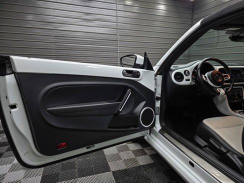 Used 2018 Volkswagen Beetle 2.0T SE FWD image 31