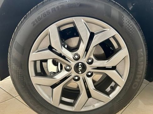 Used 2026 Kia Seltos LX FWD image 9