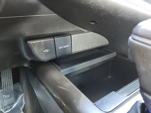 Used 2022 Toyota Camry SE image 6