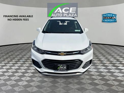 Used 2017 Chevrolet Trax LT w/ LT Convenience Package AWD/4WD image 3