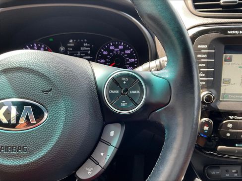Used 2015 Kia Soul ! w/ Sun & Sound Package FWD image 11