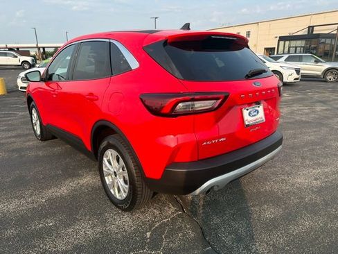Used 2024 Ford Escape Active AWD/4WD image 3
