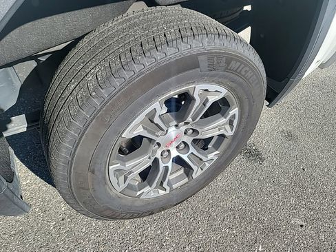 Certified 2025 GMC Sierra 1500 SLT image 10