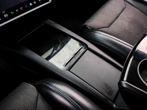 Used 2018 Tesla Model X 75D image 28