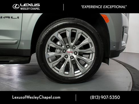 Used 2024 GMC Yukon Denali w/ Advanced Technology Package image 5