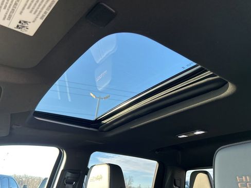 Used 2025 Chevrolet Silverado 2500 High Country w/ Technology Package image 21