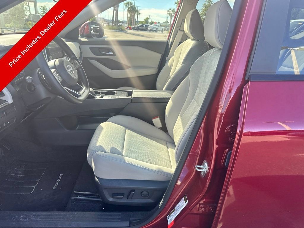 Used 2024 Nissan Rogue SV FWD image 10