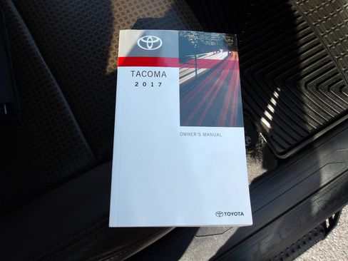 Used 2017 Toyota Tacoma Limited image 27
