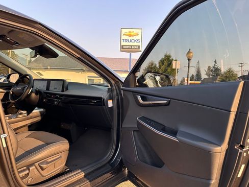 Used 2023 Kia EV6 Light image 12