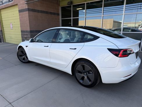 Used 2021 Tesla Model 3 Standard Range Plus RWD image 5
