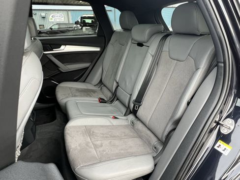 Used 2018 Audi SQ5 Premium Plus w/ Navigation Package image 17