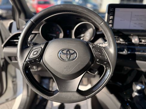Used 2019 Toyota C-HR XLE image 16