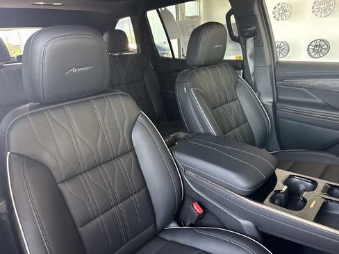 Used 2026 Buick Enclave Avenir w/ Super Cruise Package AWD/4WD image 24