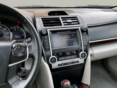 Used 2013 Toyota Camry XLE FWD image 8
