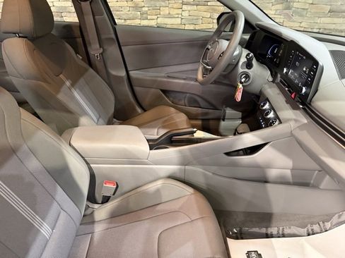 Used 2024 Hyundai Elantra SE image 24
