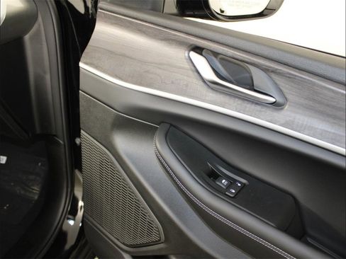 New 2025 Jeep Grand Cherokee Limited w/ Luxury Tech Group II image 33