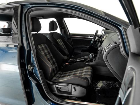 Used 2018 Volkswagen GTI SE FWD image 31