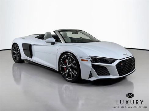 Used 2021 Audi R8 V10 w/ Premium Package image 3